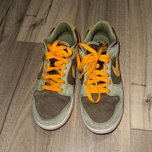 Nike low dunks